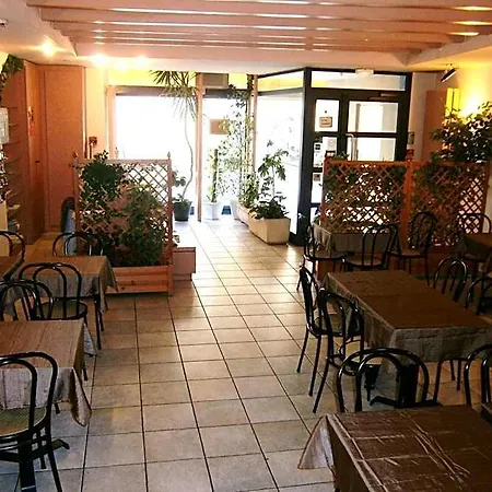 Logis Saint Jacques 酒店 瓦朗斯