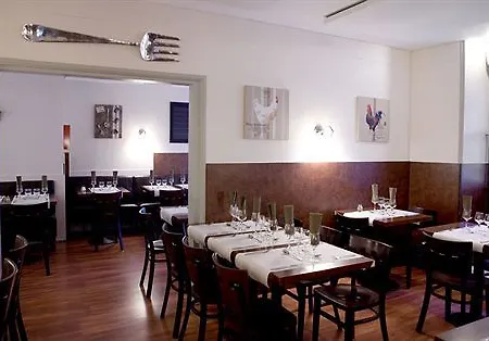 מלון Logis Saint Jacques 2*