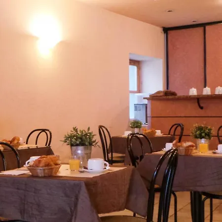 Logis Saint Jacques 2* ヴァランス