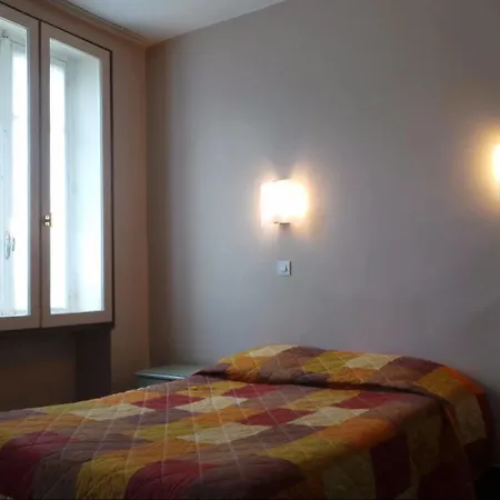 Szálloda Logis Saint Jacques 2*